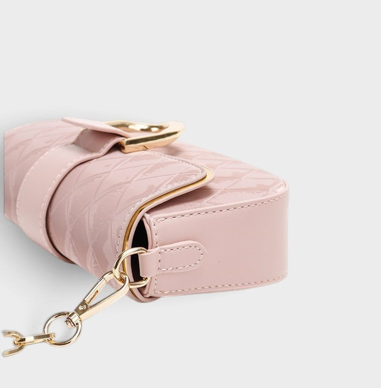 VALENORA Zara shoulder bag in blush pink vegan leather with quilted texture and gold chain-link strap detail.